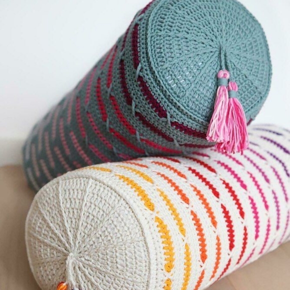 Crochet accent pillows for home decoration… - Picture 3 of 5